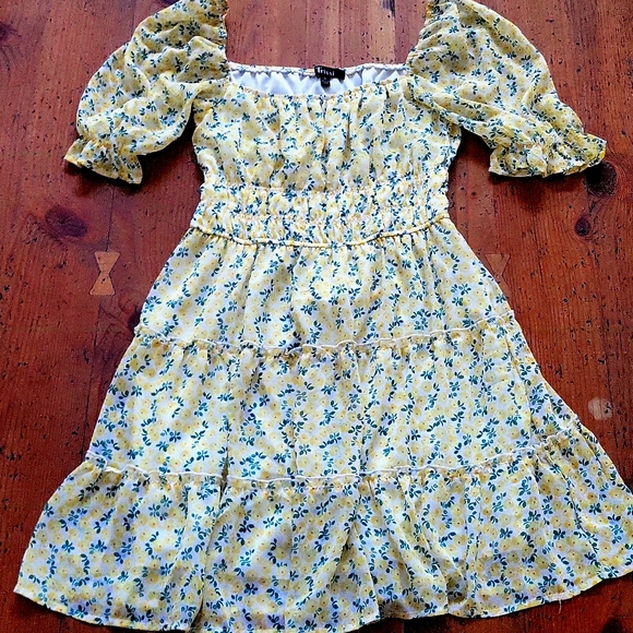 Trixxi Dresses & Skirts - Floral Chiffon Dress